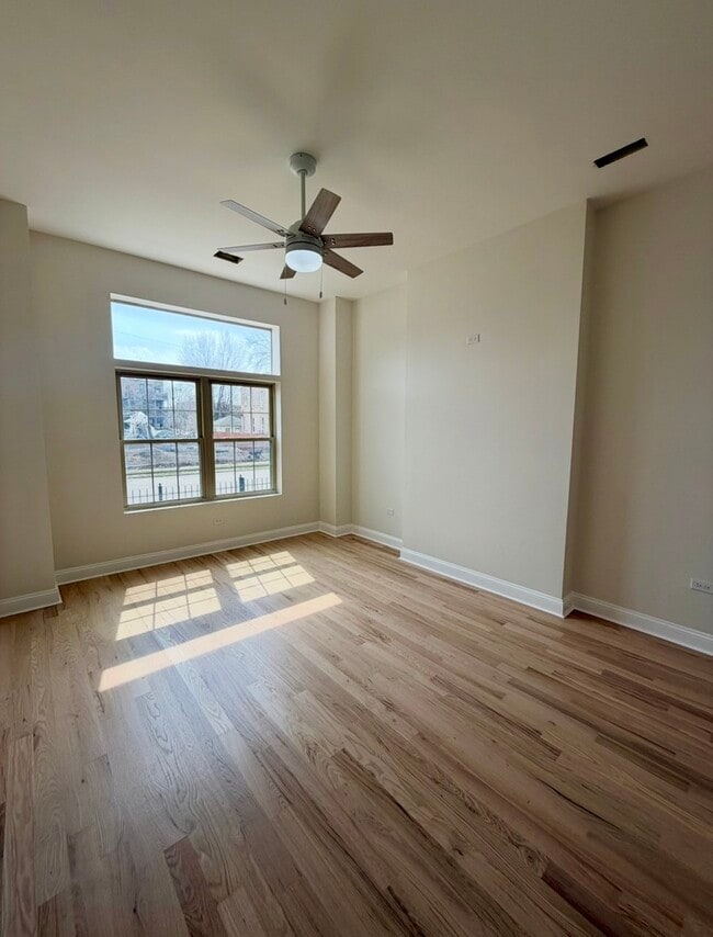 Building Photo - 2638 W Adams St