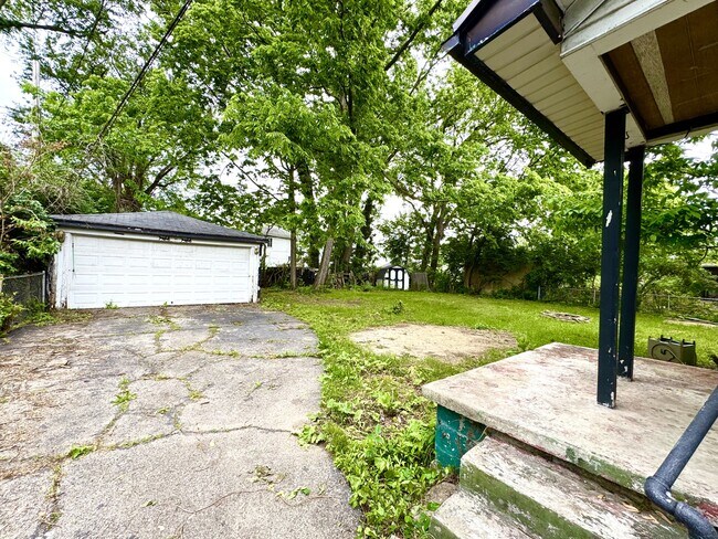 Building Photo - 555 Cedarhurst Ave