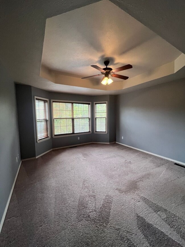 Building Photo - 5Br Basement Home