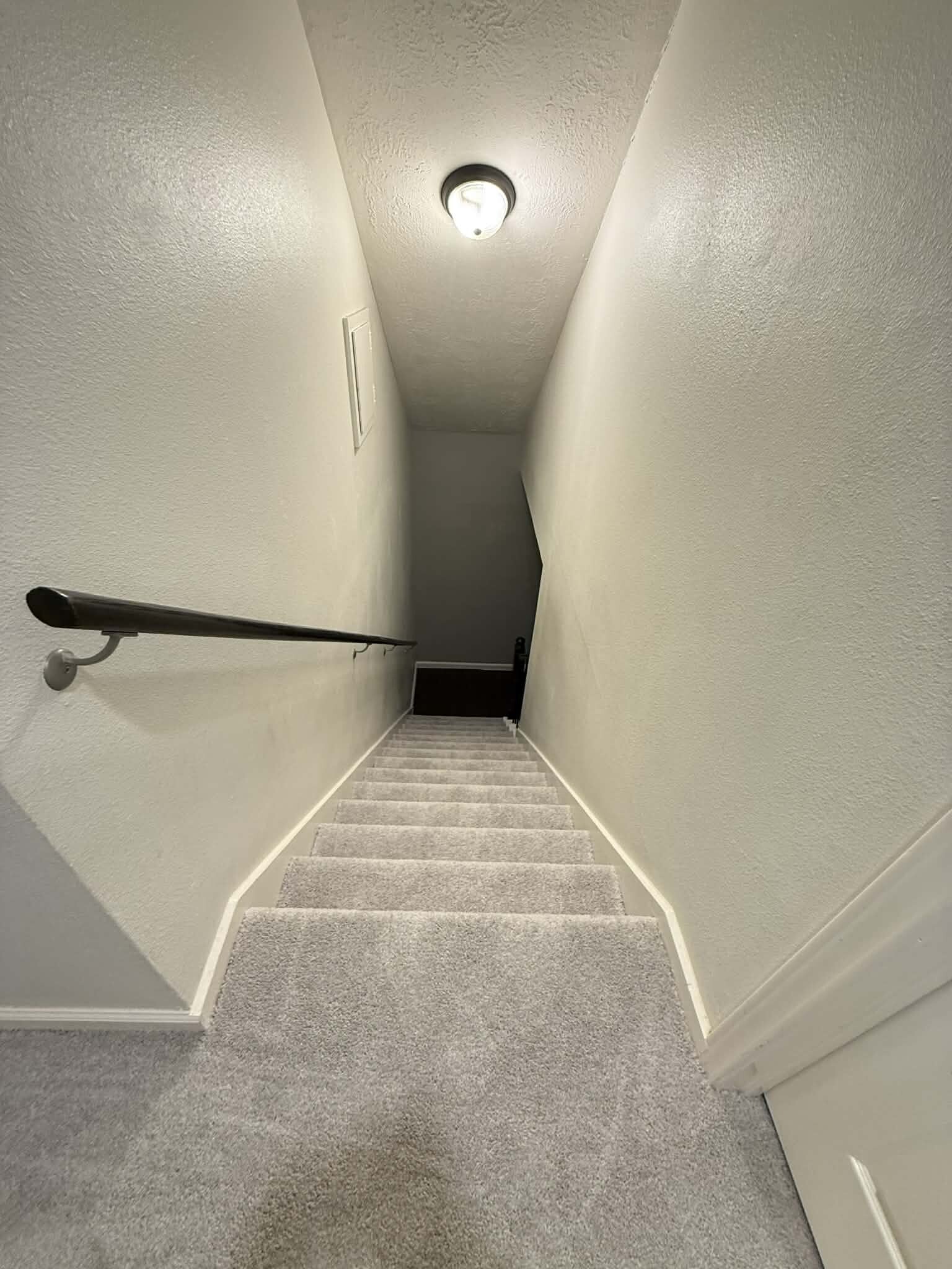 Building Photo - 1906 Savanna Ct N