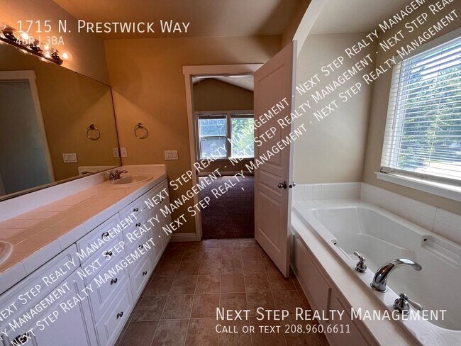 Building Photo - 1715 N Prestwick Way