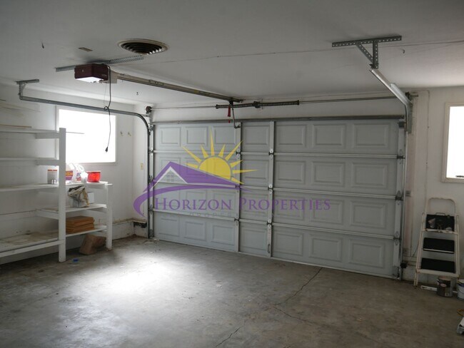 Building Photo - Remodeled 4 Bed 2 Bath 1,483 sqft in Fair Oaks