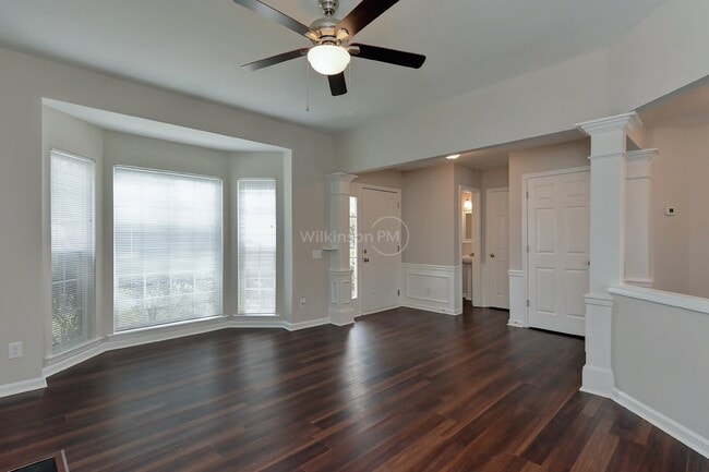 Building Photo - Beautiful 3br/2.5bth Home with Bonus Room ...