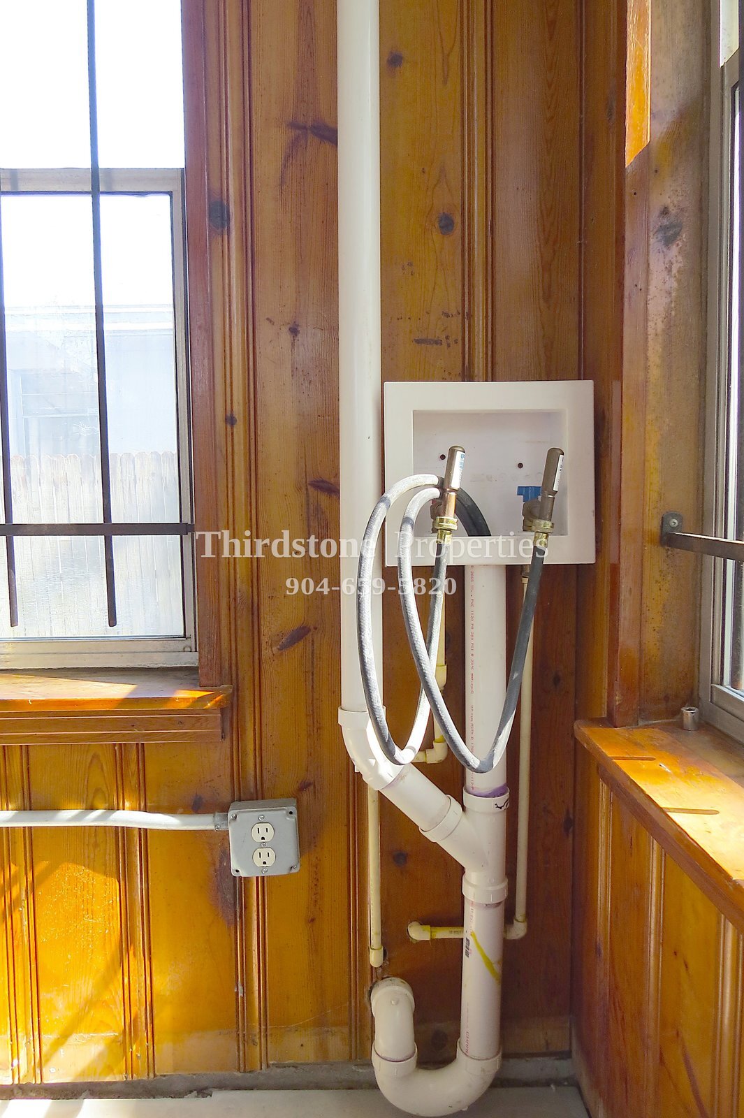 Building Photo - 4762 Colonial Ave