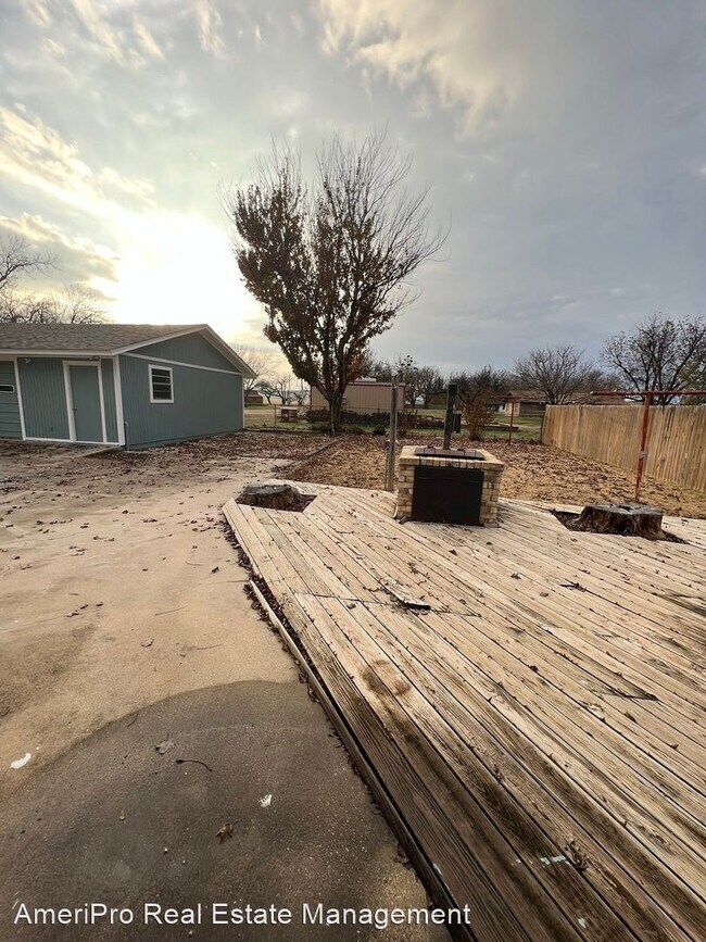 Building Photo - 3 br, 2 bath House - 626 Tomahawk Trl