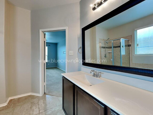 Building Photo - 1211 Antoinette Dr