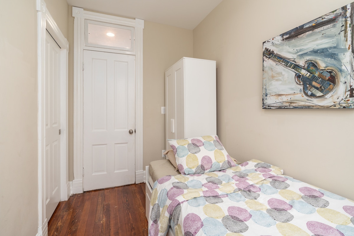 4 bedroom/3 bathroom, fourth bedroom on second floor - 403 P St NW