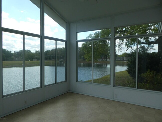Building Photo - 8804 Ivymill Pl N