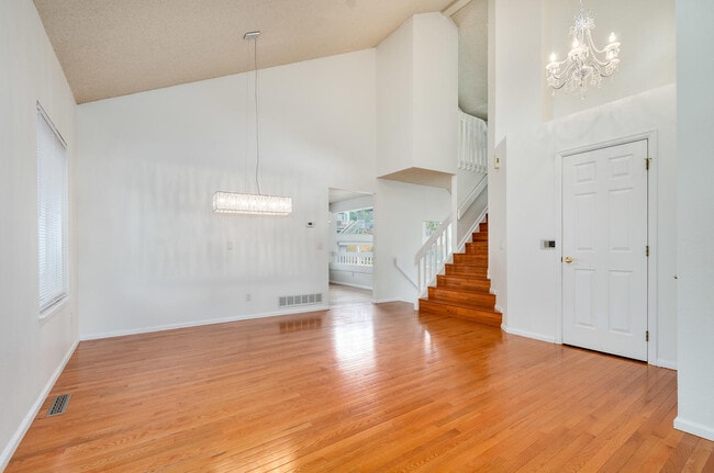 Building Photo - 1350 Knollwood Way