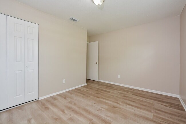 Building Photo - 670 Hibiscus Rd