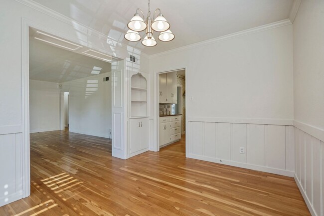 Building Photo - Beautiful 4 Bed/2 Bath Home Available Now!