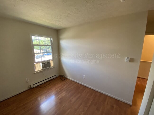 Building Photo - 624 Highview Ct
