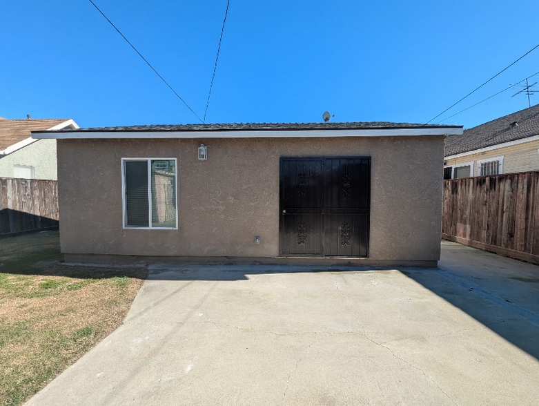 Building Photo - 4823 5th Ave