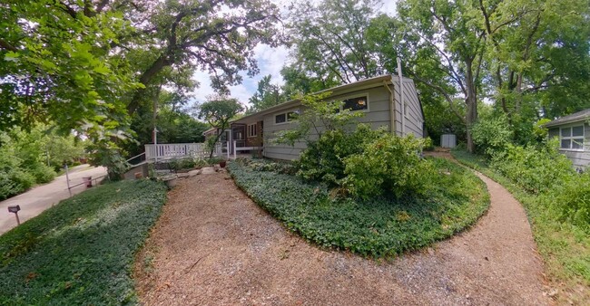 Building Photo - 3D Tour Available - Garage Parking + Sun R...