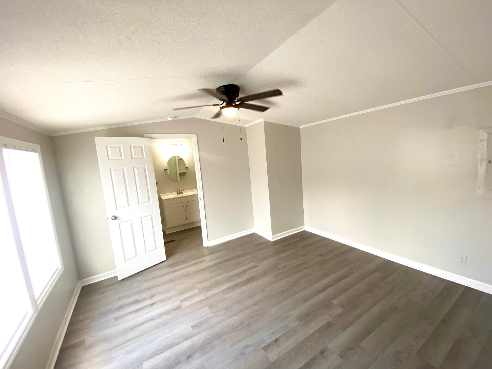 Building Photo - 102 Persimmon Dr
