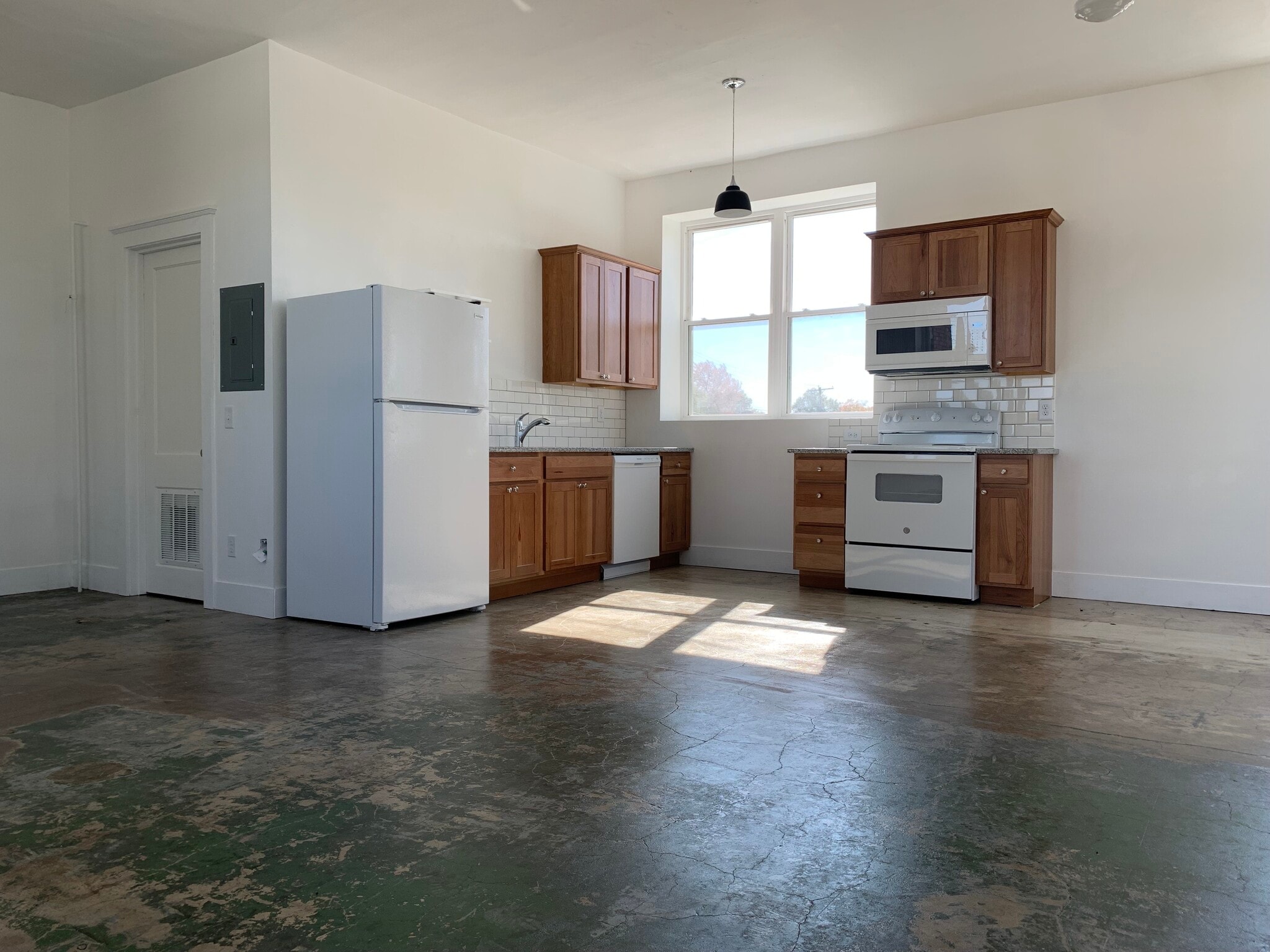 Building Photo - 111 N Walnut St