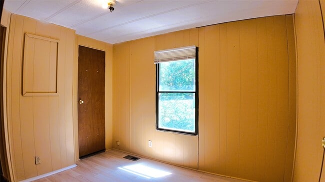 Building Photo - 251 Oakdale Dr