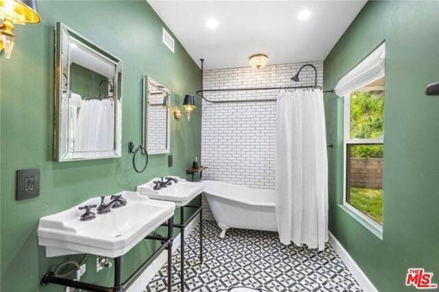 Primary Photo - 8204 Clemens Ave