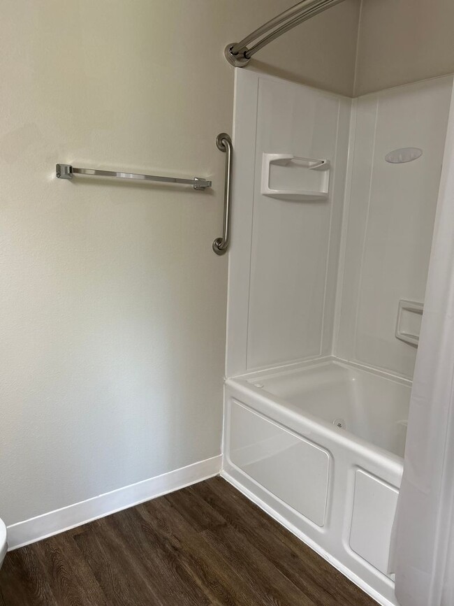 Building Photo - Century 21 Gold Rush - 3 bed, 2 bath (North Pole)