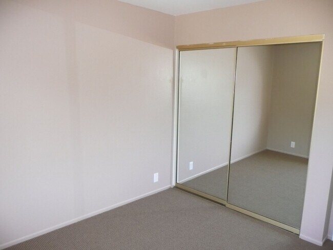 Building Photo - 4 bedroom home in Tustin