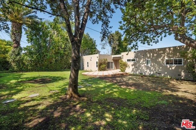 Building Photo - 519 N Rexford Dr