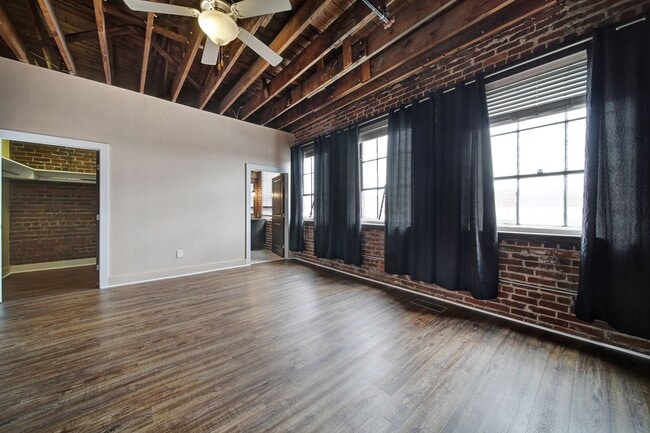 Building Photo - Uptown Gastonia Loft