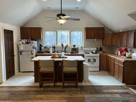 Building Photo - 4664 Hayden Run Rd