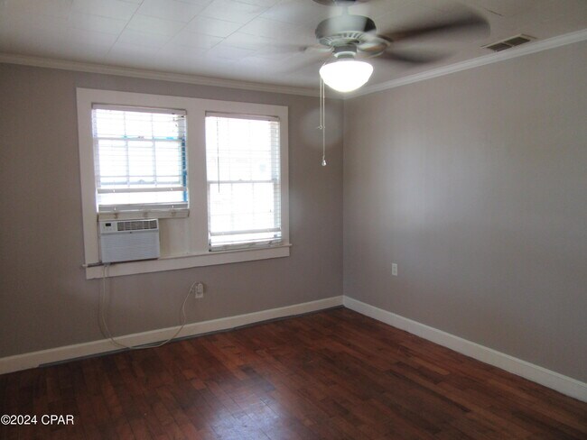 Building Photo - 1708 Louise Ave
