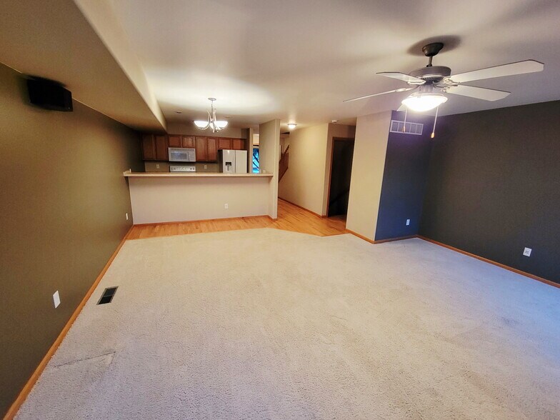 Building Photo - 162 Broadmoor Ln