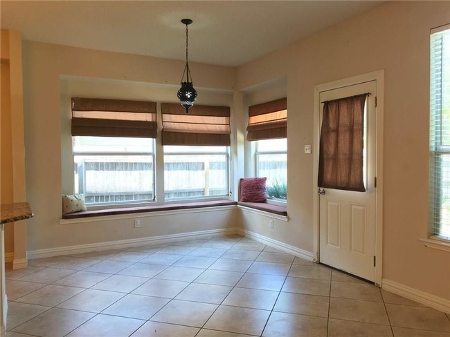 Building Photo - 1418 Summerplace Dr