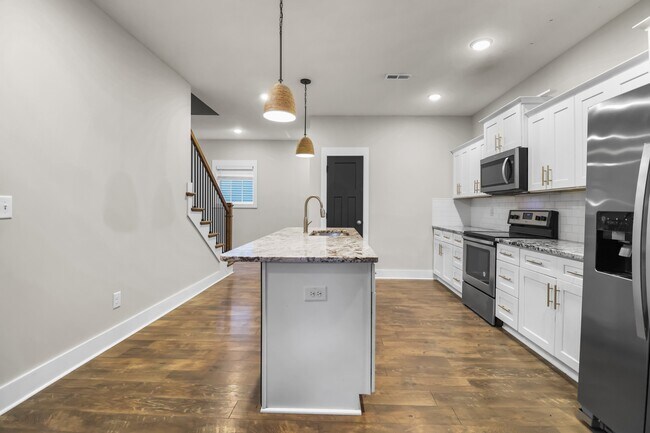 Building Photo - 515 Somerset Ln