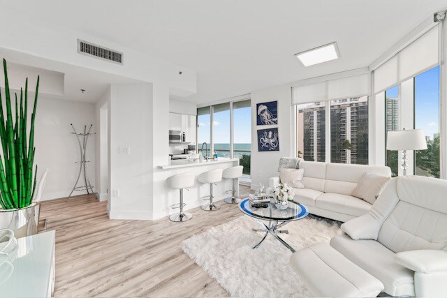Building Photo - 6515 Collins Ave
