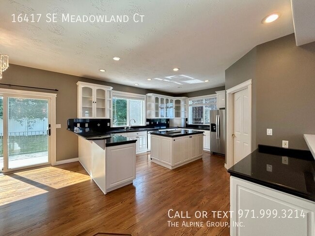 Building Photo - 16417 SE Meadowland Ct