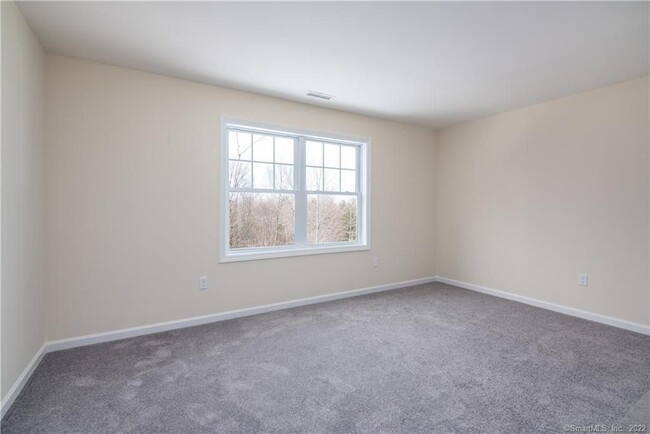 Building Photo - 28 Woodside Dr