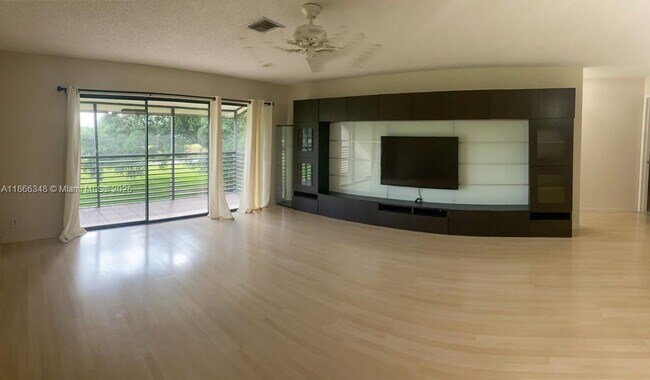 Building Photo - 125 S Laurel Dr