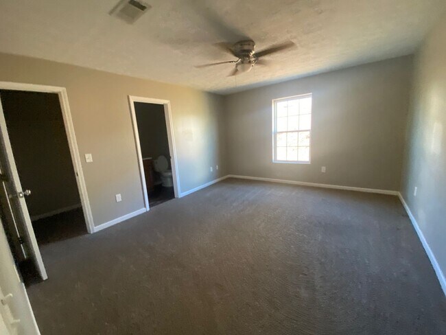 Building Photo - Spacious home in White Pine