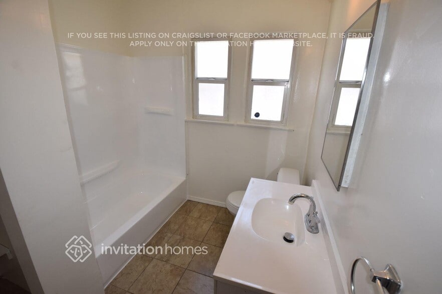 Building Photo - 8947 S Denker Ave