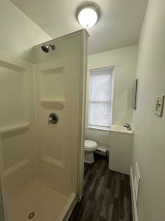 Building Photo - 11 N Ann St