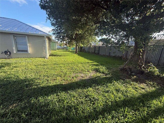 Building Photo - 3262 SW Cohutta St