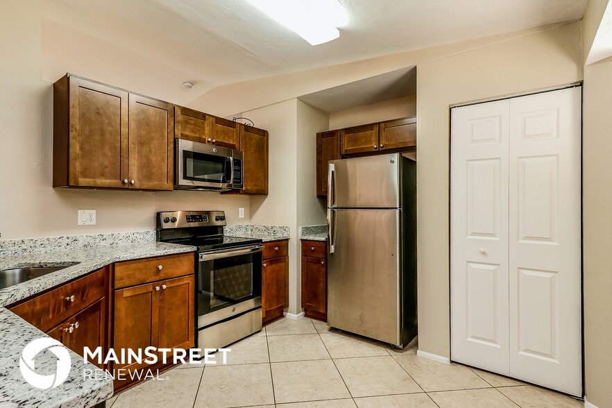 Building Photo - 721 NW Douglas Cir