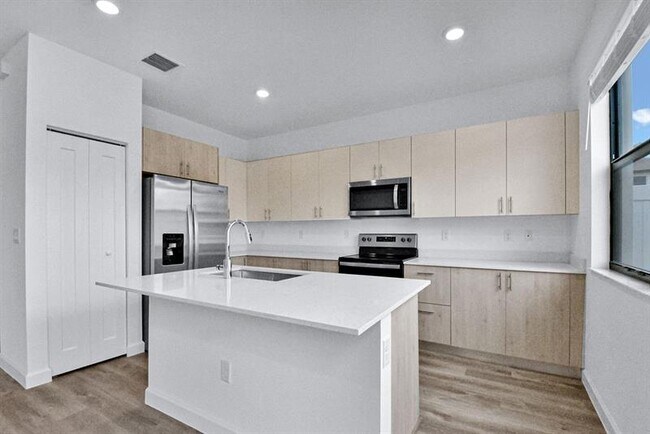 Building Photo - 702 Stellar Ct