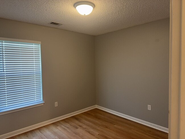 Building Photo - 525 Golden Grove Ln