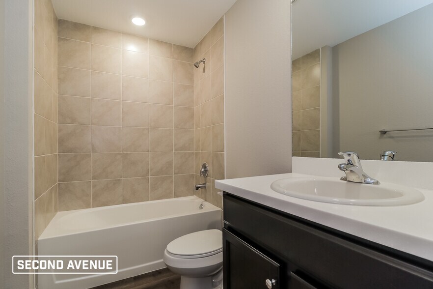 Building Photo - 4431 Maywood Ln