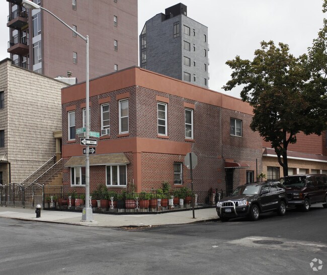 Primary Photo - 470 Humboldt St