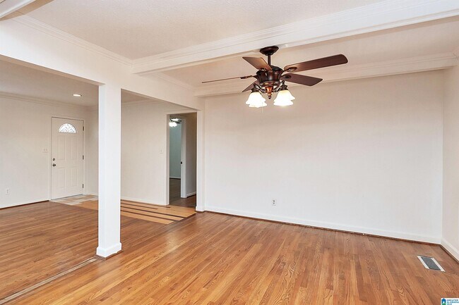 Building Photo - 1327 3rd Ave SW