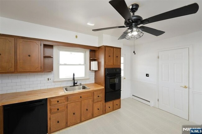 Building Photo - 52 Elizabeth St