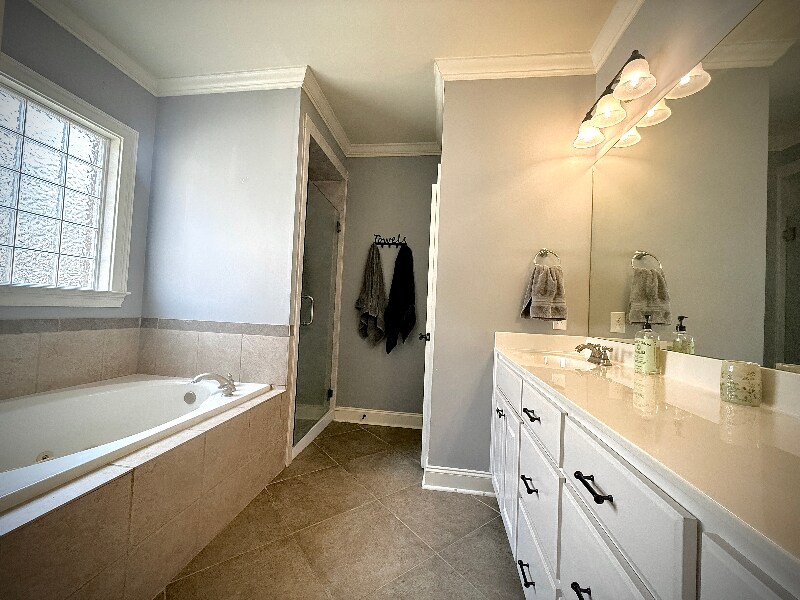 Building Photo - 5812 Lotus Cir