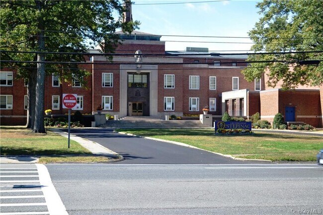 Building Photo - 4 Windsor Terrace