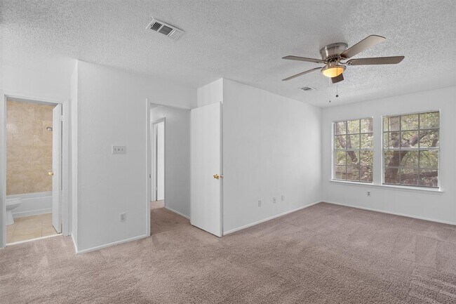 Building Photo - 1015 E Yager Ln