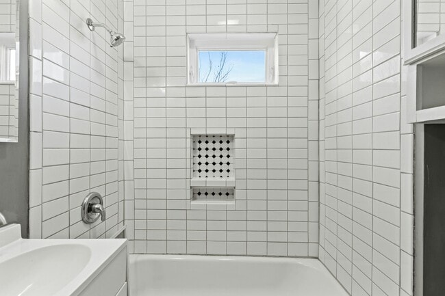 Building Photo - 37 Arlington St